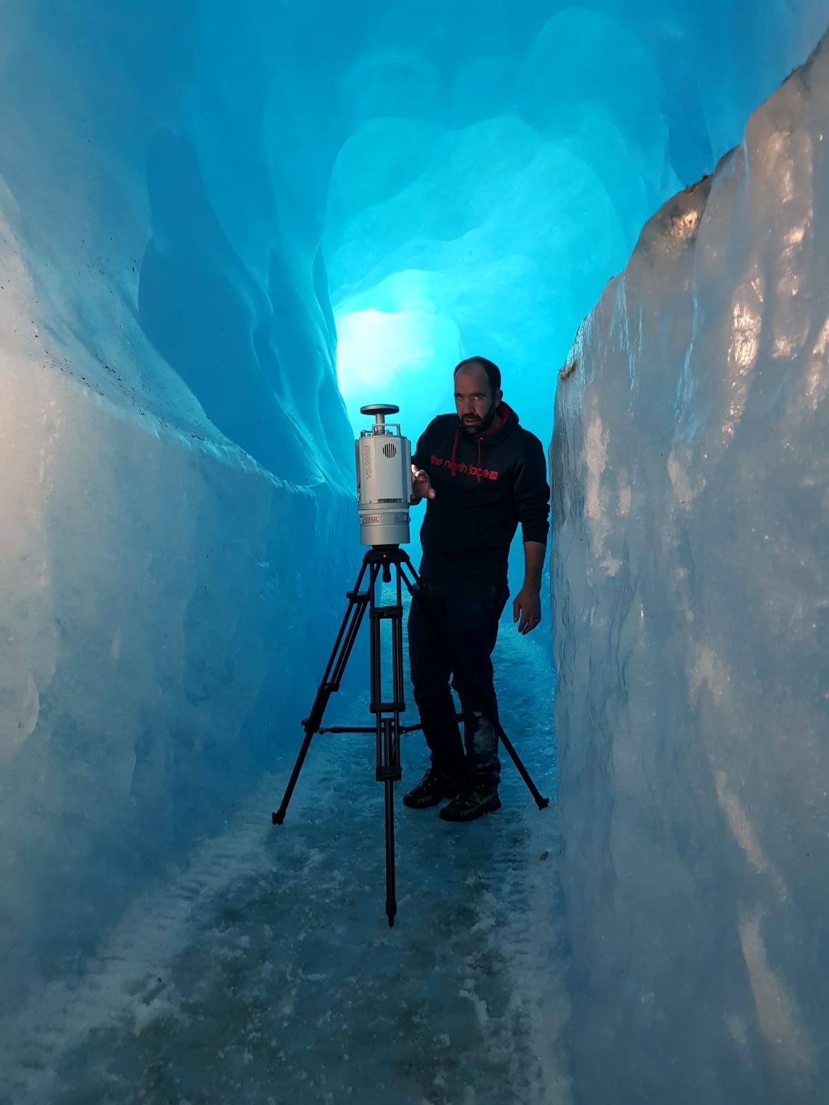 Laserscanning in einer Gletscherhöhle